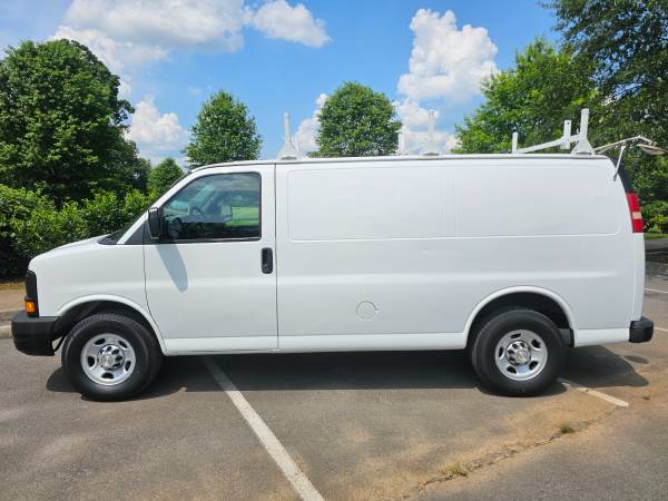 2014 CHEVROLET EXPRESS 3500 ESTANTES PARA ESCALERAS Y CAJONES, HISTORIAL DE UN SOLO PROPIETARIO CARFAX - $12,900 (MURFREESBORO)636215376998431221