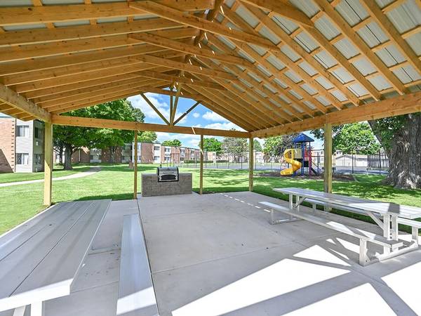 $1,130 / 1br - 710ft2 - Instálese con nosotros (1610 Sunset Ave, Waukegan, IL)63846717918081123