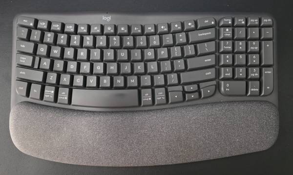 Logitech Wave keys Keyboard 1