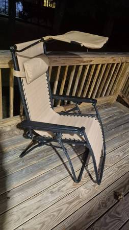 Zero Gravity/Reclining Chair with Canopy and Pillow 1