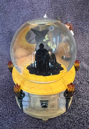 Wizard of Oz Westland collectible Music Box and Snow Globe