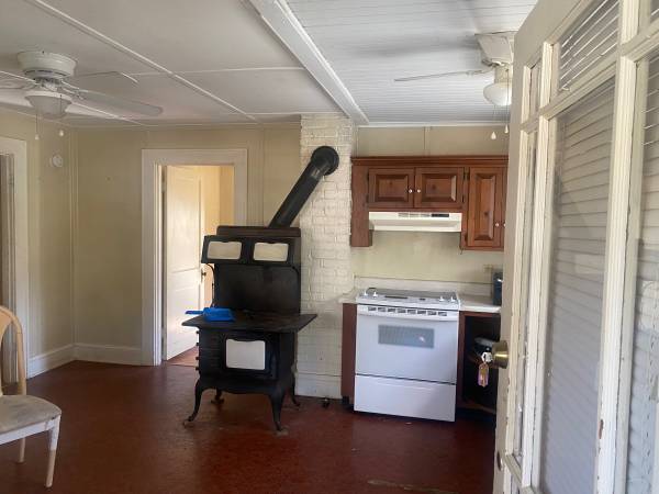 $1,200 / 1br - 900ft2 - house in Candler (Candler)64029203290499121