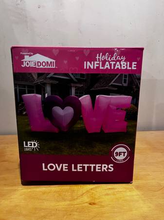 “Love” inflatable 1