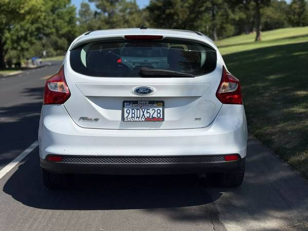 2012 Ford Focus SE con pocos kilómetros - $5,70063470761188099123
