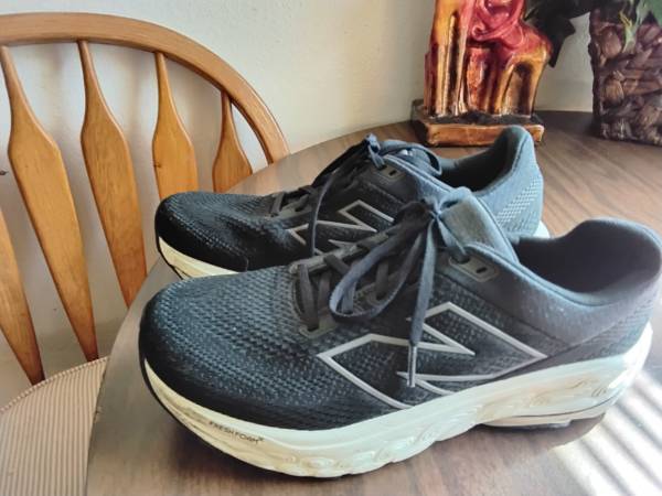 New Balance shoes w memory foam/ New 1