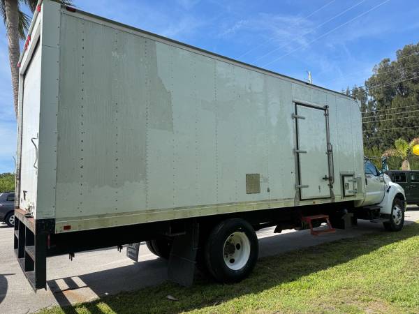 2015 Ford F-650 - Photo 3