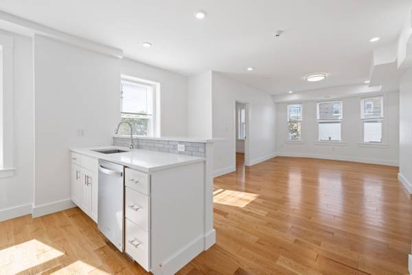 $5,000 / 3br - 800ft2 - New Reno ✨ In unit W/D ✨Central AC ❄️open kitchen w dishwasher 🌞 (Cambridge \ Central Sq. \ MIT)64034777960834120