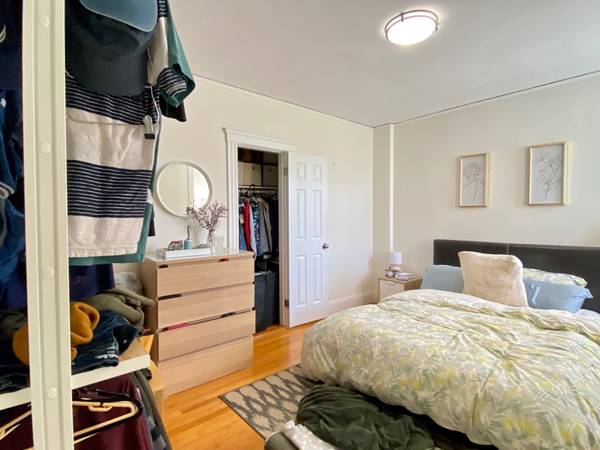 $2,595 / 1br - **CHESTNUT HILL - BRIGHTON - NO BROKER FEE -STEPS TO BOSTON COLLEGE! (Brighton)63996405343362123