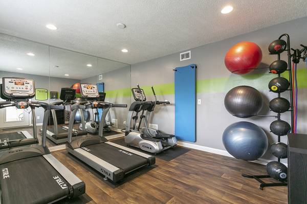 $1,095 / 2br - 1028ft2 - Candlewood - One BR/1B - Free Rent - Perfect Location! (Nashville)63680175993475122