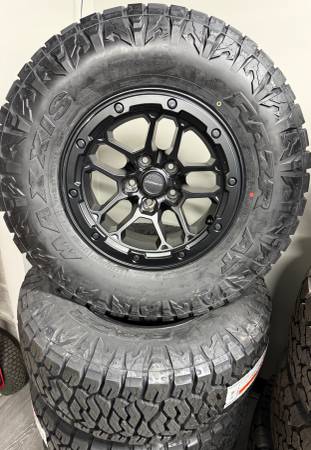 17" Jeep Wrangler Gladiator Defiant Wheels Tires Set Of 5 1