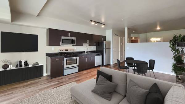 $1,833 / 610ft2 - 6 WEEKS FREE! Urban 1-Bedroom with Breathtaking Views from Private Bal (1641 Nagle PL)63850637988353121
