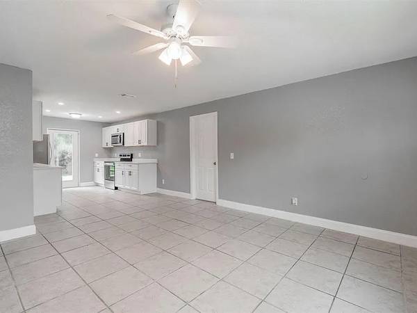 $2400.00 / 3br - 1250ft2 - Stylish 3 Bed, 2 Bath Unit in Stuart, FL - Available 8/28 - $240063799909501955124