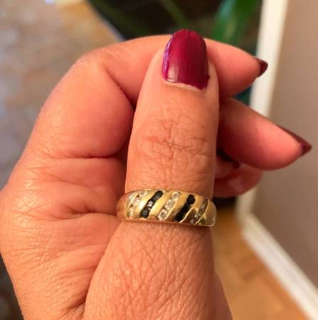 18K yellow Gold Ring with Sapphire Stones (Size 7) 1