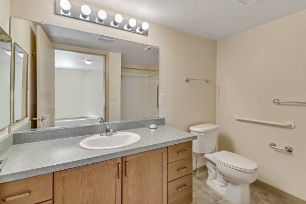 $1,473 / 1br - 600ft2 - Handrails, Free Utilities, Free Laundry Usuage, Laundry Facilities (Kent)63814736118657124
