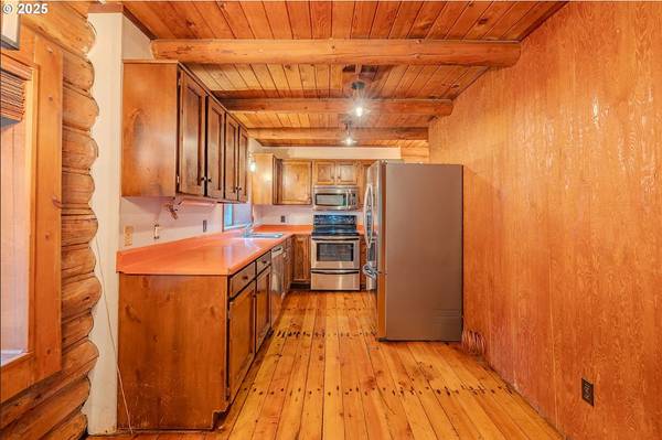 $549,900 / 2br - 1800ft2 - Washougal View Sanctuary | Sweeping Views, Elegant Kitchen, Private Pa (Washougal)63999453749891122