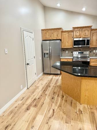 $4800.00 / 8br - 4540ft2 - 8 bed, 4.5 bath, 2 kitchen Single Family Home63969196834434122