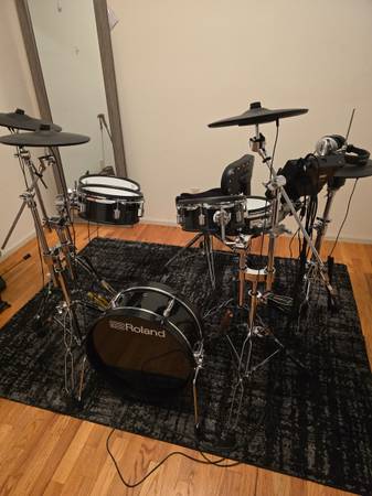 Roland VAD 307 electronic drum set 1