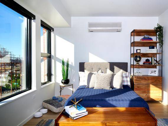 $1,199 / 430ft2 - Exclusive Studio/1 BA Hideaway with In-Home Laundry, Steps to Street (Central Eastside)64038886032386124