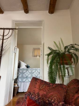 $2,400 / 1br - 776ft2 - adobe auténtico amueblado en el centro de Santa Fe63659867193857124