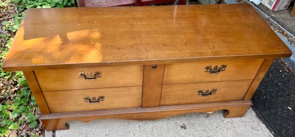 Lane Cedar Chest with lock 1