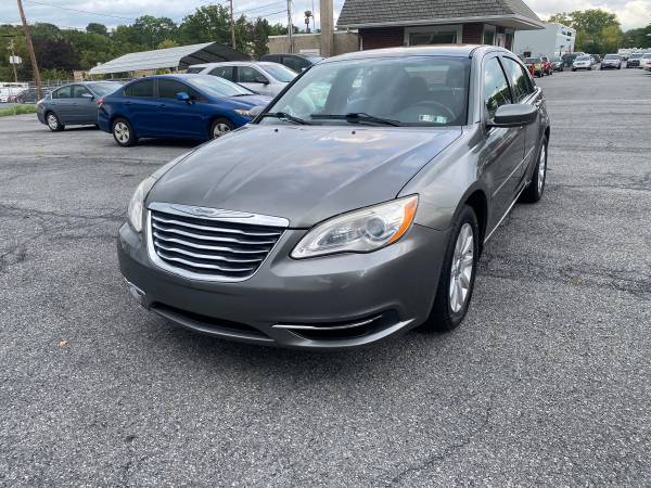 2012 Chrysler 200 4dr Sdn Touring (Low Mileage - Extremely Clean) 1
