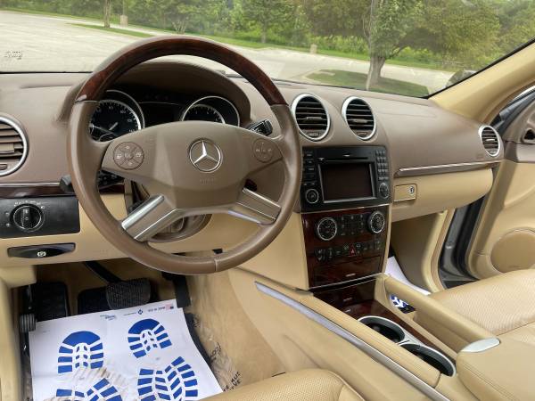 2011 Mercedes GL550 4Matic ( AWD, 3RD ROW ) - $9,200 (Merriam)63621970763395124