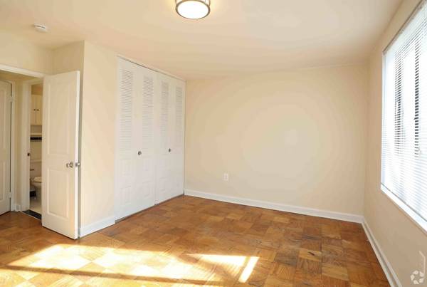 $1,845 / 1 dormitorio - 750 pies² - Alfombra, listo para cable, balcón (5309 Riverdale Rd, Riverdale Park, MD)63779285871235123