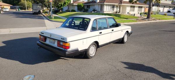 Clásico joya vintage Volvo 240 Sedán 1992 - $6.950 (Porter Ranch)63469920121091123