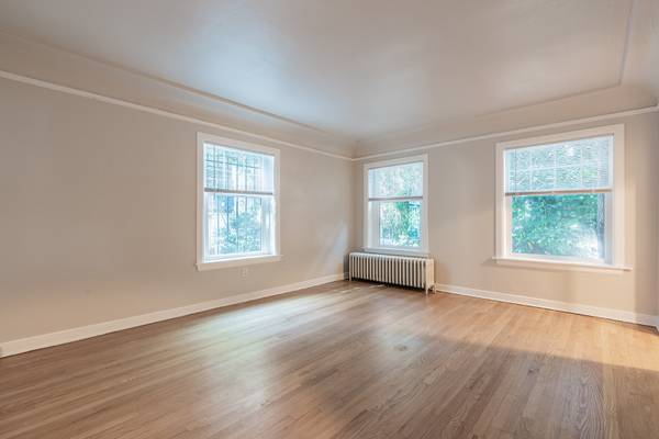 $1,595 / 1br - 387ft2 - Charming Studio in Historic Capitol Hill - Summit Crest Apartments! (Capitol Hill)63808107411969124