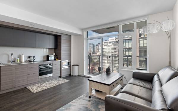 One Bedroom at the Yates on Yates for $1850.00 – Small pet considered 2