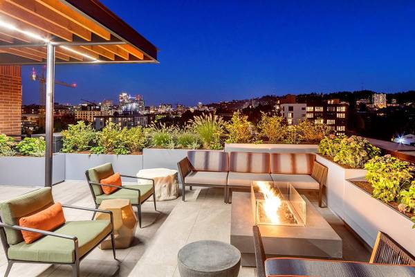 $1,740 / 1br - 619ft2 - Ready to Move?  Check out our new specials! (1885 NW Quimby St. Portland, OR 97209)64038878954498124