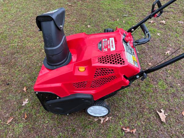 Troy-Bilt Squall 2100 Snow Blower 1