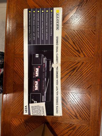 Stereo dual cassette recorder with AM/PM Stereo Radio 1
