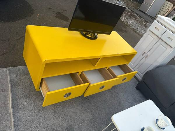 Yellow TV stand - 3 drawers 1