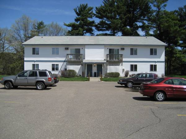 $1,050 / 2br - 700ft2 - 2 Bdrm Apt, W/D In Unit, Patio, Off-Street Parking - #D2 (550 Spring Street #D2, Somerset, WI)64048422049666122