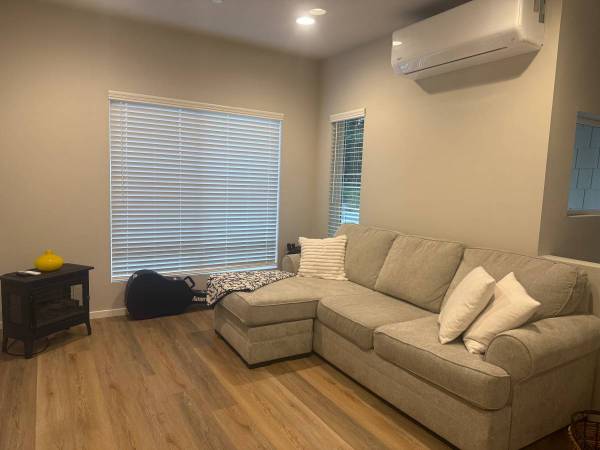 $1,350 / 3br - 1600ft2 - Share This Large Townhome with Me, Only 3 Minutes from the Ferry (Kingston)63934415548291122