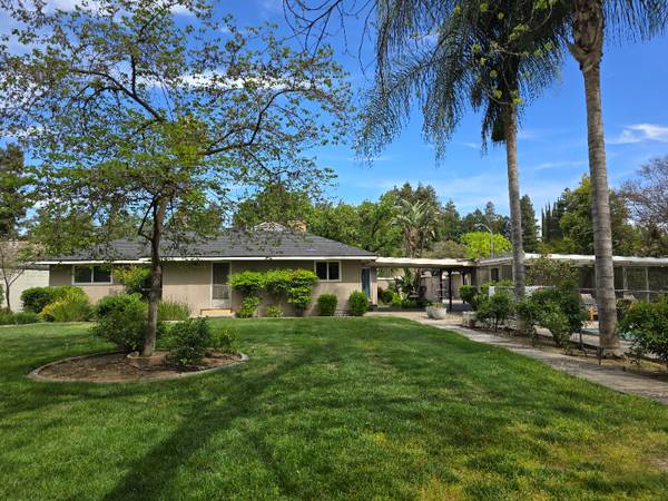 $2950.00 / 3br - Private Executive Home with Pool in Great Neighborhood63970305408898124