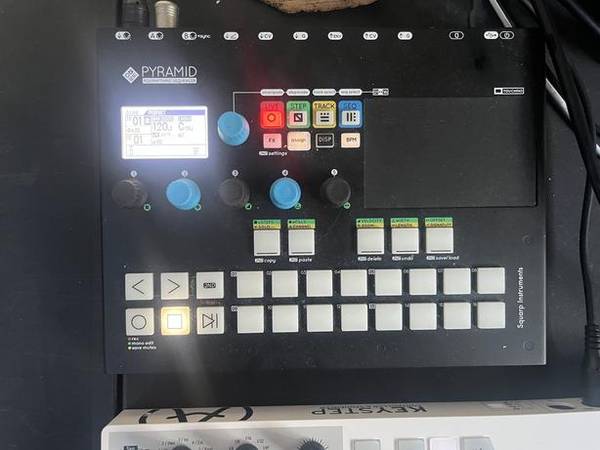 Squarp Pyramid MK2 1