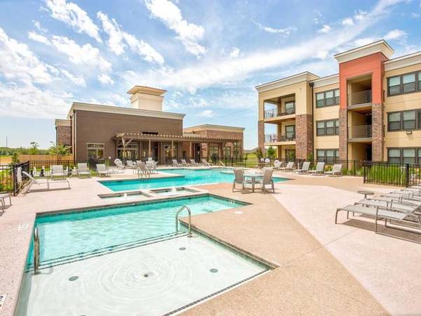 $1,120 / 1br - 797ft2 - Tour Today, Kitchen islands, Stainless steel appliances (15400 Crown at Lone Oak Rd. Oklahoma City, OK 73013)63670520135041121