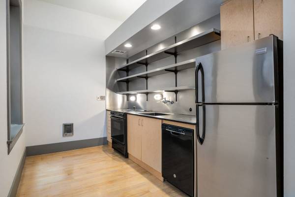 $3,250 / 1br - 1320ft2 - Oversized Picture Windows, Bicycle storage (606 2nd Avenue, Seattle, WA)63929302178307120