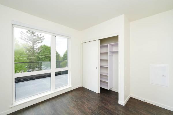 $2,910 / 2br - 1153ft2 - Quartz Countertops, Pet Friendly, Fabric Roller Shades (Multnomah Village)64038886468866123