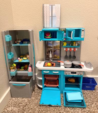 Generation doll Meghan with complete living space play house set, lot 1