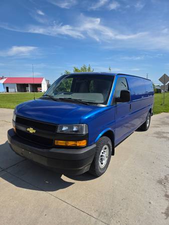 2019 Chevrolet Express 2500 EXTENDED - Photo 2