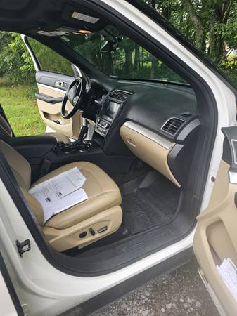 2017 Ford Explorer XLT 4x4 - $10,000 (Shelbyville)63621531924355124