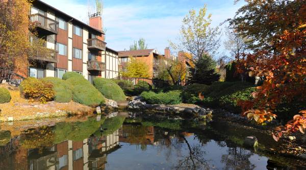 Spacious 2Bed/1Bath, 2nd Floor Available Mid January 1