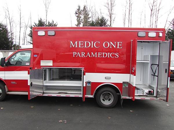 2016 GMC 4500 AMBULANCE TRUCK - Photo 10