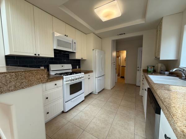 $4,050 / 4br - 1468ft2 - Comfortable 4 Bed, 2 Bath Home in Prime Santa Rosa Location (santa rosa)63852073321475124