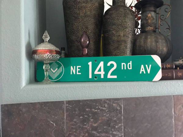 Sign 142 Ave 1