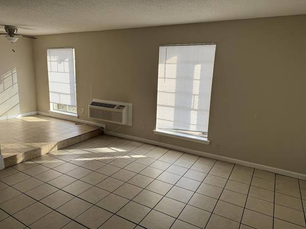 $765 / 2br - 975ft2 - 2 bedrooms/1 bathroom Available now Ask about the offer of the month! (Oklahoma City)63670519941891122
