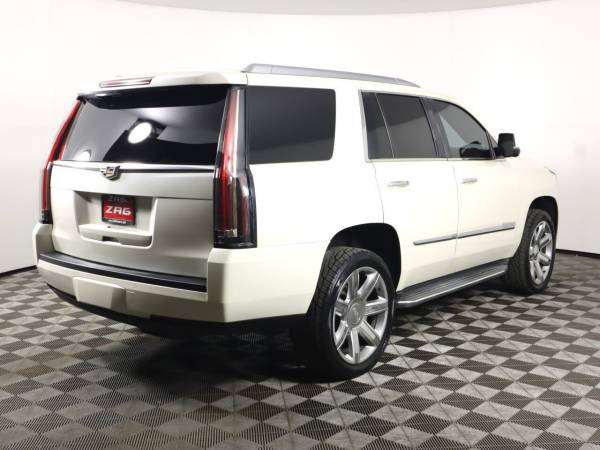 2015 Cadillac Escalade Lujo - $29,995 (Cadillac Escalade Sedán)63470612268545124